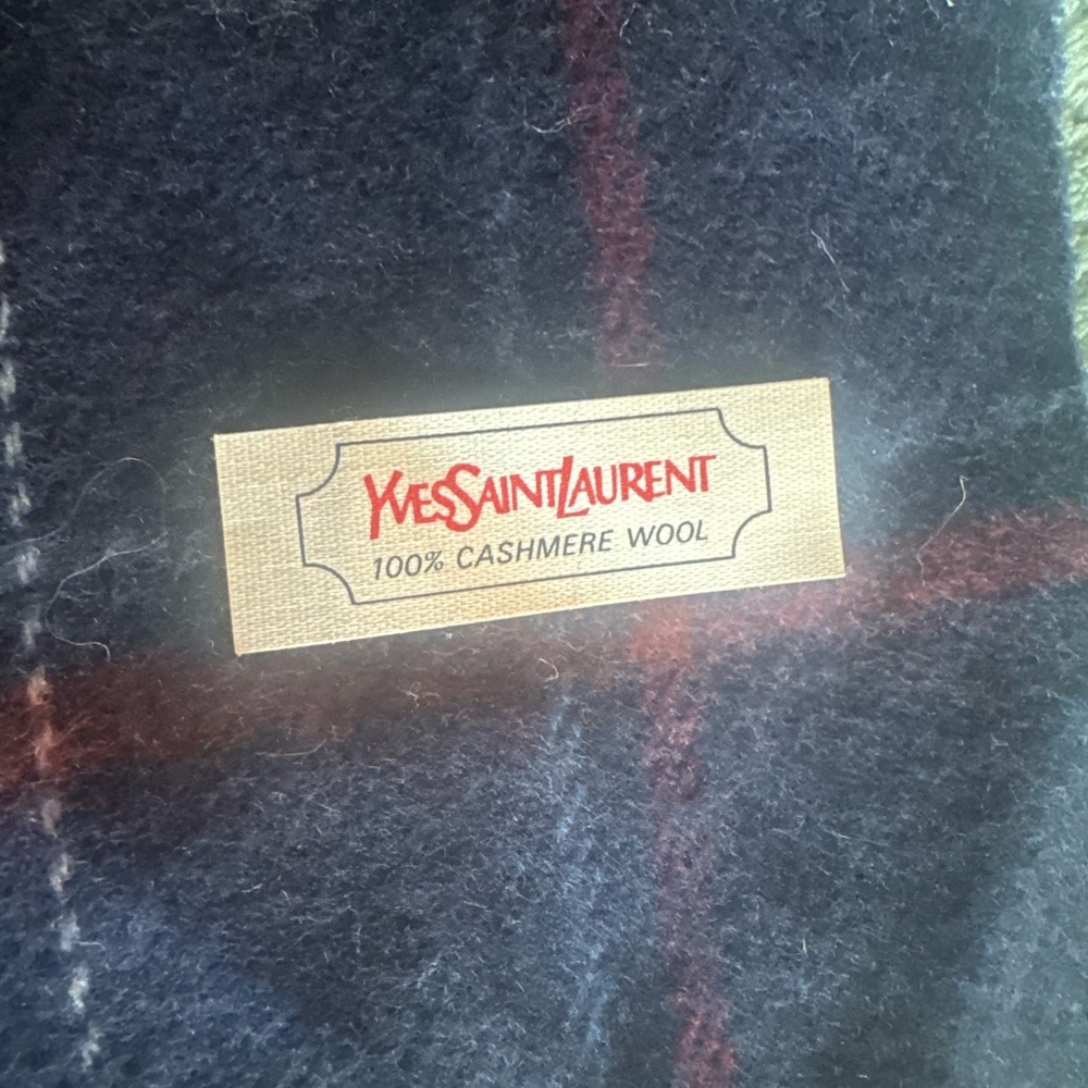 Luxurious Yves Saint Laurent Navy Plaid Cashmere Scarf - Picture 3 of 10